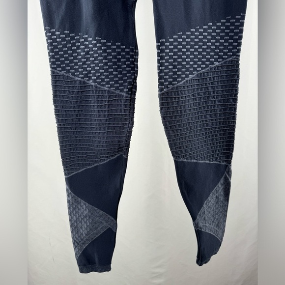 Spanx Look at Me Now Seamless Leggings in Blue Size Large - Picture 5 of 11